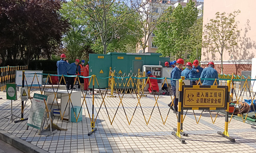 2023年4月26日，東營區(qū)新區(qū)竹香園更換箱式變電站現(xiàn)場