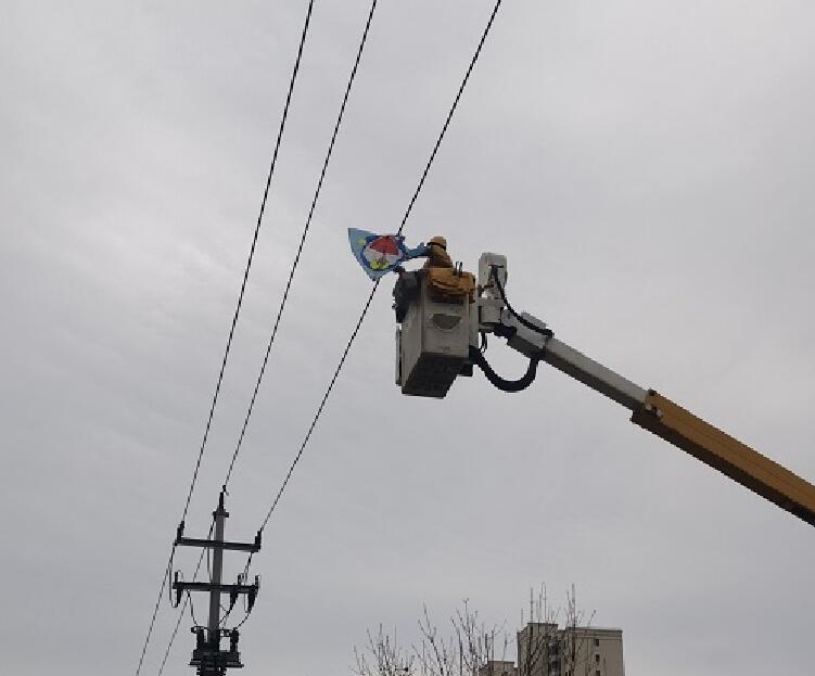 2024年3月24日，車站線2號桿清理導線上的風箏