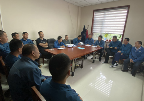 7月15日，東營方大電力工程有限責任公司東營區分公司領導蒞臨華昌電力并召開安全培訓會議